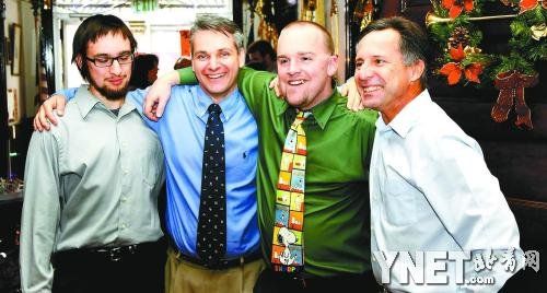  　“追風(fēng)者”蒂姆·薩馬拉斯展示其超級相機(jī)