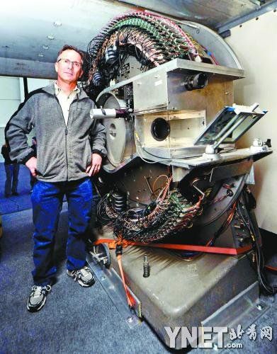 　“追風(fēng)者”蒂姆·薩馬拉斯展示其超級相機(jī)