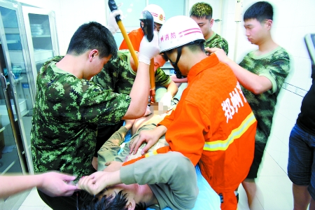 啞男身陷傳銷(xiāo)窩點(diǎn) “命根”被套鋼環(huán)有苦難言