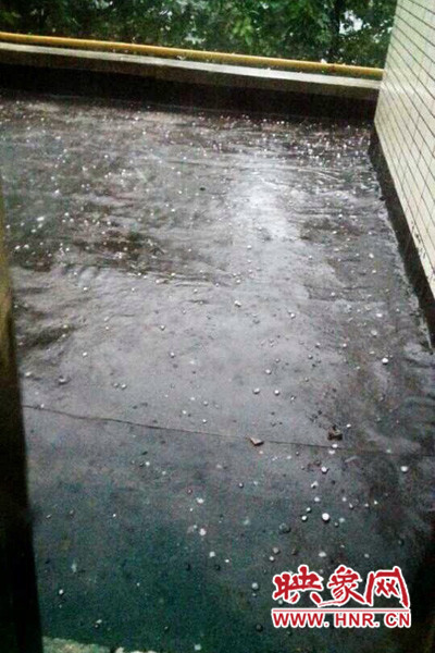 8月7日，下午鄭州高新區(qū)附近突降冰雹