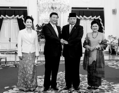 2日，國家主席習(xí)近平在雅加達同印度尼西亞總統(tǒng)蘇西洛舉行會談。 新華社發(fā)