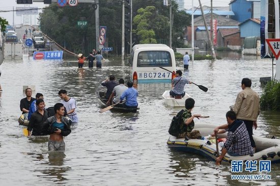 臺(tái)風(fēng)“菲特”造成浙江余姚市城區(qū)大面積被淹，城市交通基本癱瘓，部分區(qū)域停電停水。