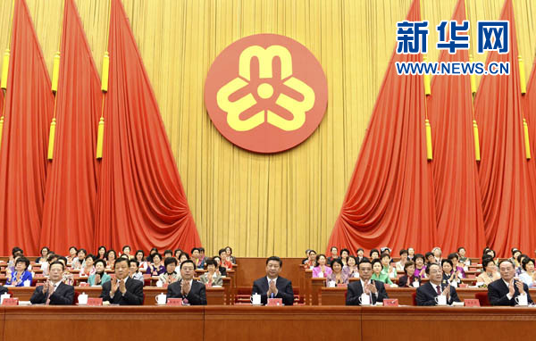 習(xí)近平、李克強(qiáng)、張德江、俞正聲、劉云山、王岐山、張高麗等在主席臺就座，祝賀大會(huì)召開。