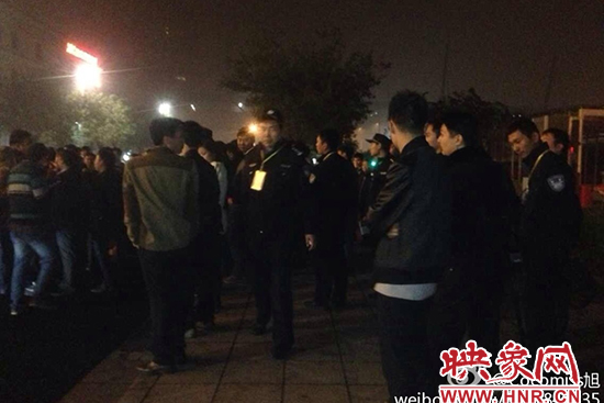 11月1日深夜，鄭州鄭東新區(qū)夜總會“皇家一號”被查處。網(wǎng)友供圖