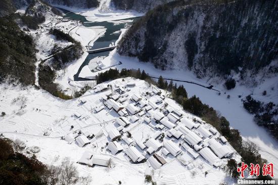 　　當(dāng)?shù)貢r(shí)間2014年2月17日，據(jù)日本媒體報(bào)道，日本關(guān)東甲信及日本東北等地區(qū)遭遇大雪。