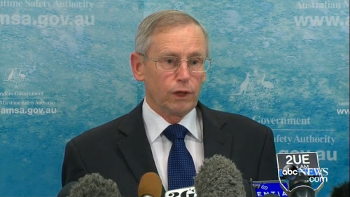 澳大利亞海事局官員正在介紹關(guān)于馬航失聯(lián)客機(jī)的搜索情況。