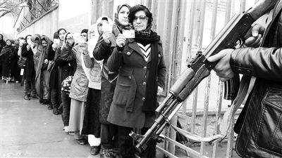 4月5日，阿富汗總統(tǒng)大選投票工作進行