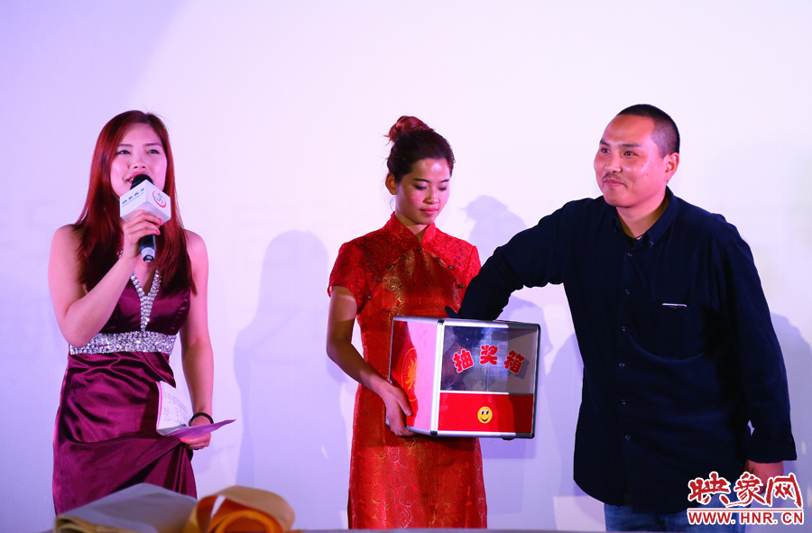 現(xiàn)場(chǎng)抽獎(jiǎng)環(huán)節(jié) 現(xiàn)場(chǎng)抽獎(jiǎng)環(huán)節(jié)