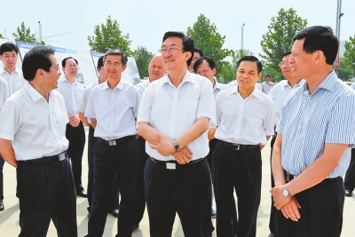 郭庚茂謝伏瞻等在鄭州航空港經(jīng)濟綜合實驗區(qū)調(diào) 郭庚茂謝伏瞻等在鄭州航空港經(jīng)濟綜合實驗區(qū)調(diào)