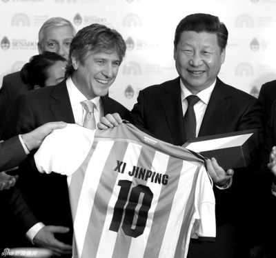 　獲贈10號球衣。