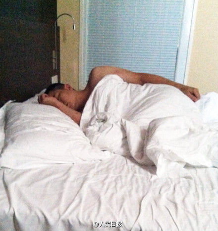 網(wǎng)傳吳春明的床照。