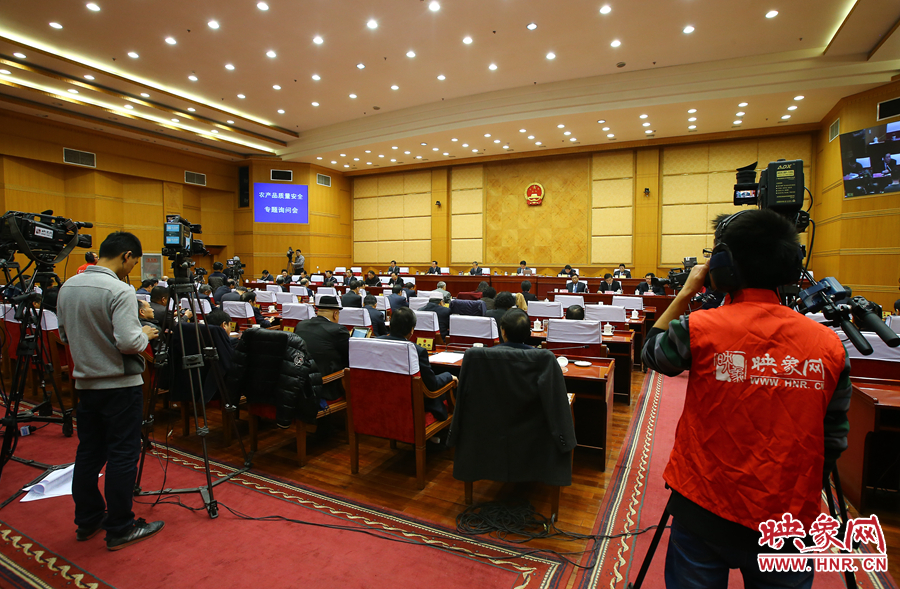 映象網(wǎng)對(duì)專題詢問(wèn)會(huì)進(jìn)行全程直播。