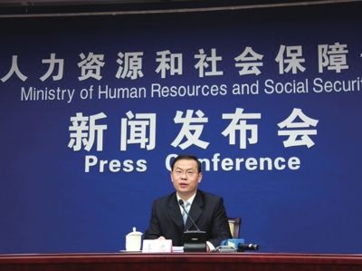 昨天，人社部新聞發(fā)言人李忠在新聞發(fā)布會上回答記者提問。圖/中國網(wǎng)