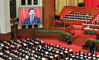 十二屆全國人大三次會議舉行第二次全體會議，全國人大常委會委員長張德江作全國人大常委會工作報告。