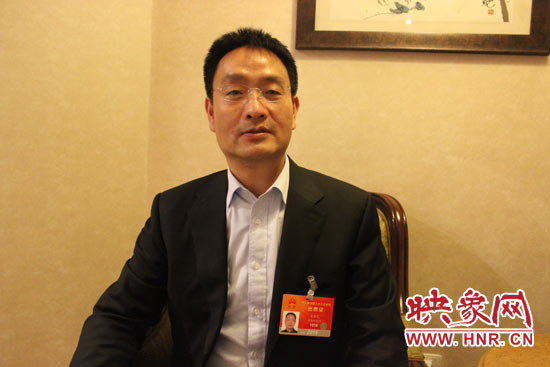 全國人大代表、輝縣市張村鄉(xiāng)裴寨社區(qū)黨總支書記裴春亮