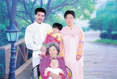 徐純合與家人合影。徐純合微博截圖