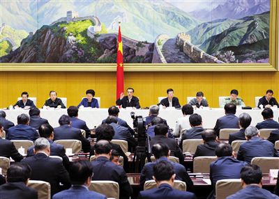 5月12日，國務(wù)院召開推進(jìn)簡政放權(quán)放管結(jié)合職能轉(zhuǎn)變工作電視電話會議，李克強(qiáng)總理發(fā)表講話。新華社記者