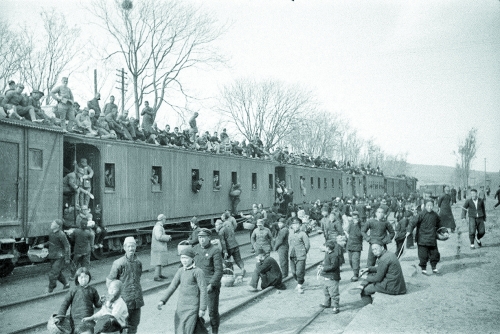 1942年的隴海線(xiàn)上難民如潮