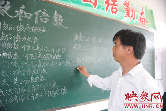 王格現(xiàn)在給5年紀(jì)的孩子們上課。