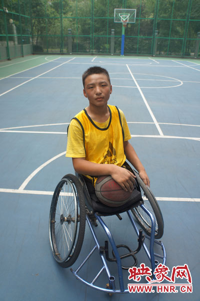 正在洛陽(yáng)訓(xùn)練的秦旭磊 正在洛陽(yáng)訓(xùn)練的秦旭磊