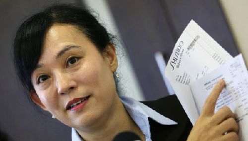 翁靜晶11月16日召開記者會(huì)交代定慧寺賬目詳情。