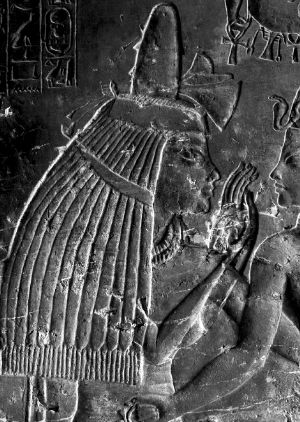 墓中壁畫顯示，馬婭把年幼的圖坦卡蒙抱在膝上。