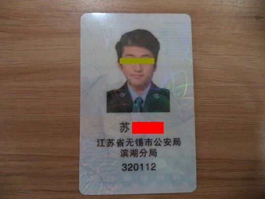 男子制作假經(jīng)查證在酒吧執(zhí)法。