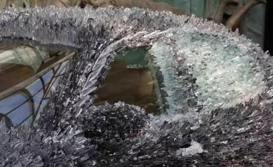 驚！車主用玻璃渣改裝瑪莎拉蒂