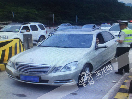 超速駕駛員被攔下。市交通執(zhí)法高速一支隊(duì)六大隊(duì)供圖