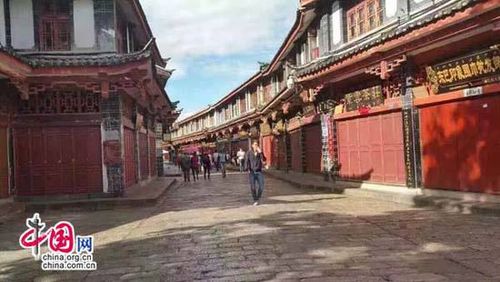 麗江古城大部分商戶關(guān)門抗議圍城強(qiáng)收“古維費(fèi)”