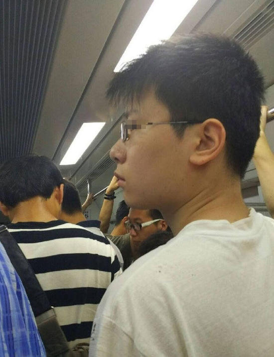 “地鐵色狼”猥褻女子遭網(wǎng)友曝光后被抓 “地鐵色狼”猥褻女子遭網(wǎng)友曝光后被抓