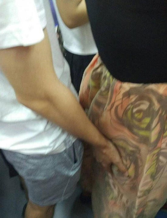 “地鐵色狼”猥褻女子遭網(wǎng)友曝光后被抓 “地鐵色狼”猥褻女子遭網(wǎng)友曝光后被抓