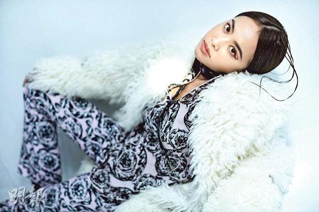 蔡依林的新歌高唱要勇敢做自己，沒(méi)想到MV卻鬧出風(fēng)波。