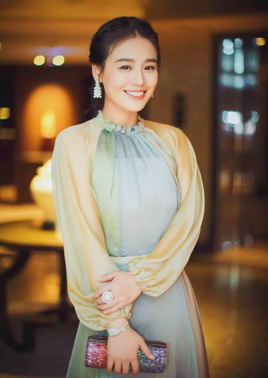 蔣雯麗夫婦賣(mài)公司 外甥女馬思純或靠股權(quán)得1.2億 蔣雯麗夫婦賣(mài)公司 外甥女馬思純或靠股權(quán)得1.2億