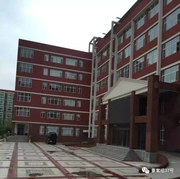 17歲高中男生教室里掐死女同學(xué)，被訴故意殺人和強奸