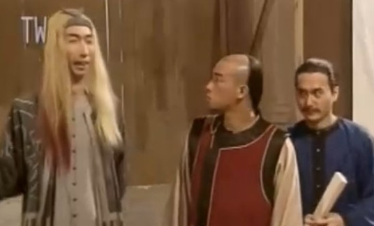 “瘦頭陀”當(dāng)爺爺 稱孫子嬌小沒遺傳身高 “瘦頭陀”當(dāng)爺爺 稱孫子嬌小沒遺傳身高