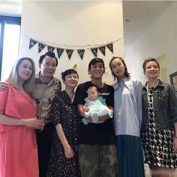 陳冠希女兒首曝光 陳冠希女友是誰？秦舒培個(gè)人資料照片家庭背景