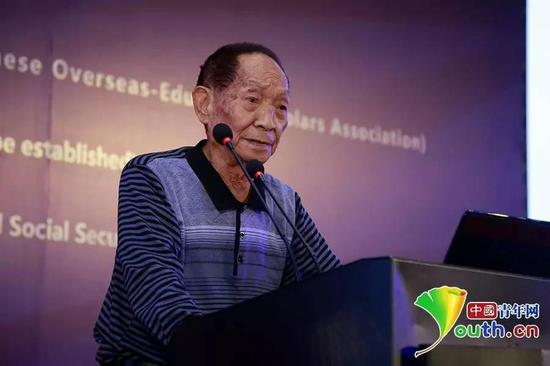 袁隆平院士在第十屆海外高層次人才座談會(huì)暨海外院士青島行“雁棲湖論壇”中發(fā)言。 中國青年網(wǎng)記者 李拓?cái)z