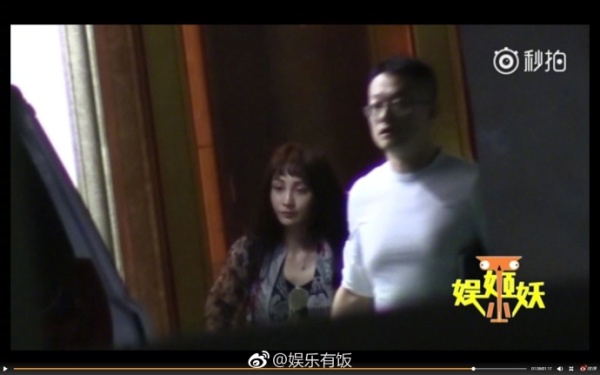 姚笛兩個(gè)字承認(rèn)戀情 收大捧鮮花笑容燦爛 姚笛兩個(gè)字承認(rèn)戀情 收大捧鮮花笑容燦爛