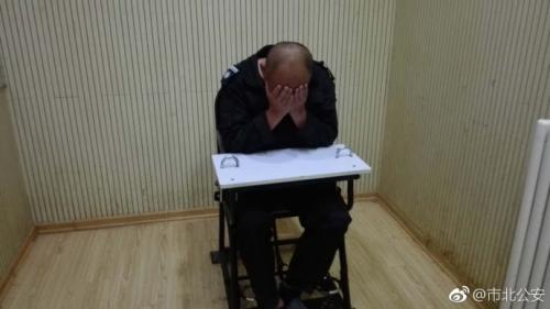  打人男子。圖片來源：青島市公安局市北分局官方微博