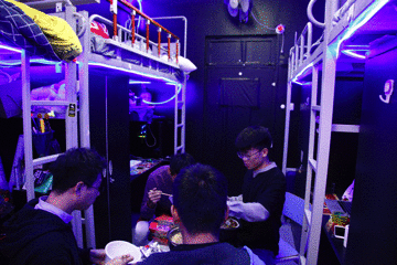 用人臉識別的技術，防火防盜防宿管。宿管一來，就可以自動發(fā)起警報