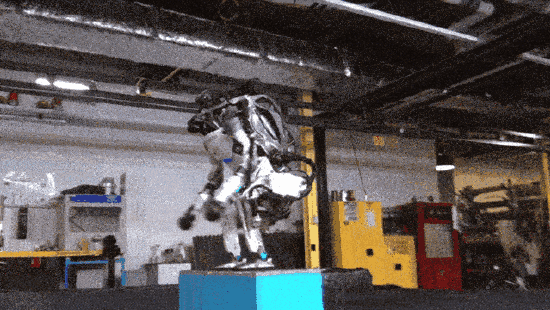 人形機(jī)器人阿特拉斯會(huì)后空翻了 網(wǎng)友:細(xì)思極恐