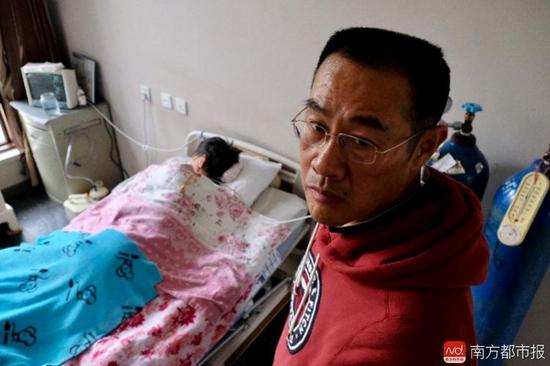 王煥凱說(shuō)，要通過(guò)堅(jiān)持刑事訴訟，換張津華和社會(huì)一個(gè)公道。（羅逸爵 攝）