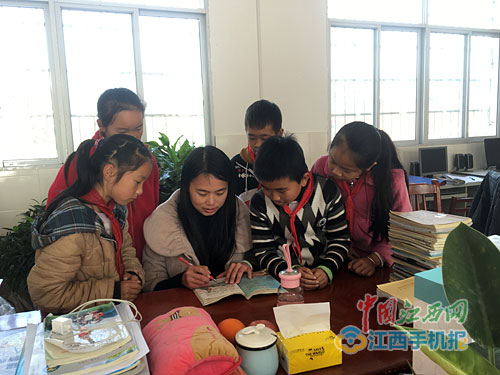 女教師備課本走紅 網(wǎng)友：這才是為人師表！