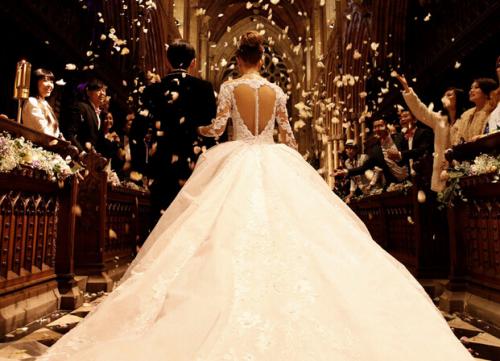 張馨予的婚紗成了淘寶爆款，知道價(jià)格后讓人大跌眼鏡！