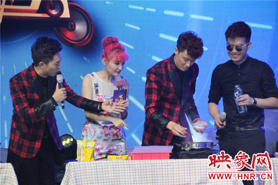 廚神爭霸惹女粉絲尖叫 廚神爭霸惹女粉絲尖叫