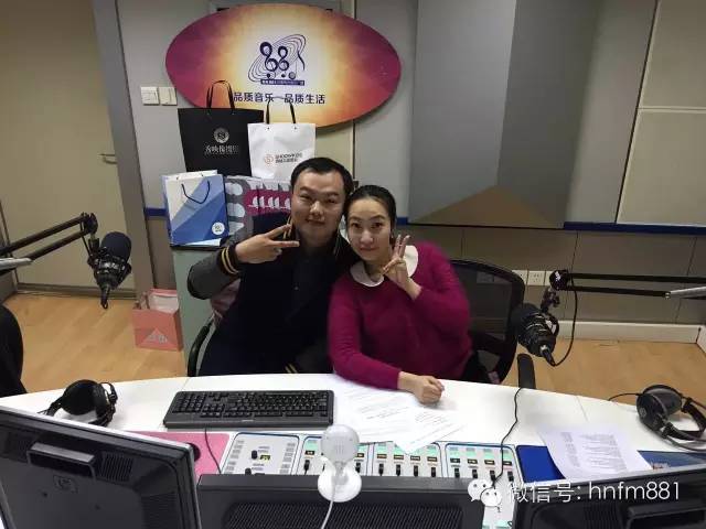 DJ子恒和小糖首先給我們送上祝?？? oldsrc=