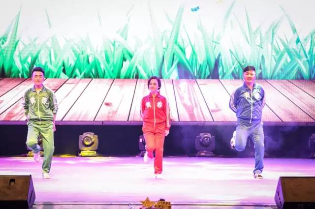 趙帥、夢(mèng)茹、樂(lè)天 舞蹈《咱們屯里的人》