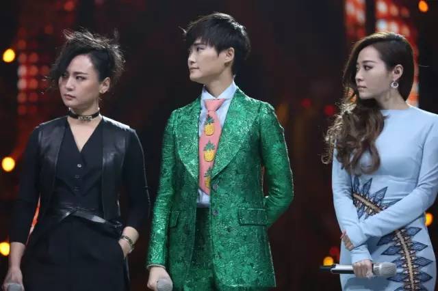 李宇春、周筆暢、張靚穎湖南臺跨年晚會同框