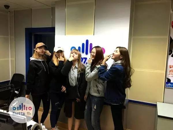 豬鼻行動(dòng)！預(yù)備……按！長(zhǎng)腿妹妹都是天然美女哦！